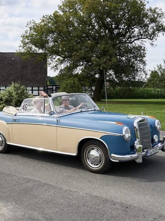 01 Christa u. Heiner Rosengarten Mercedes 220 S Cabrio (1957)