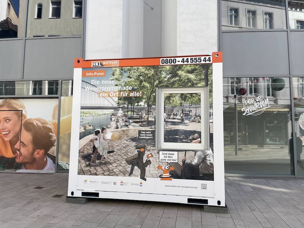 In der Bäckerstraße steht ein Info Container zur Neugestaltung der Schlagde (c) Stadt Minden 4033934649549481155 Kopie
