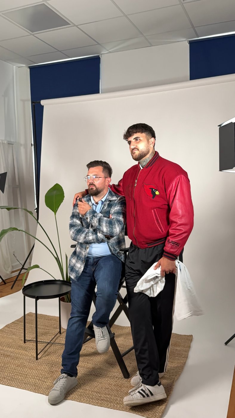 Harun Sahin im Fotostudio beim Interview mit About Minden